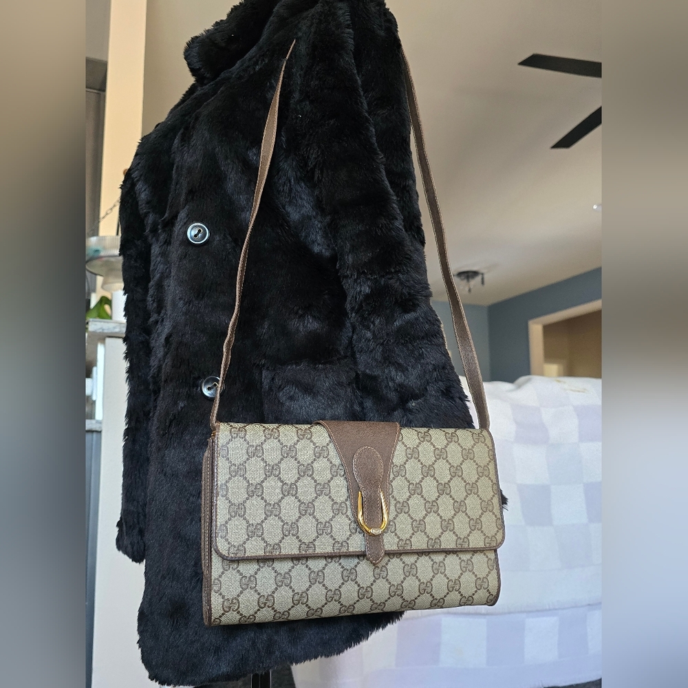 Authentic Gucci GG Vintage Shoulder Bag
